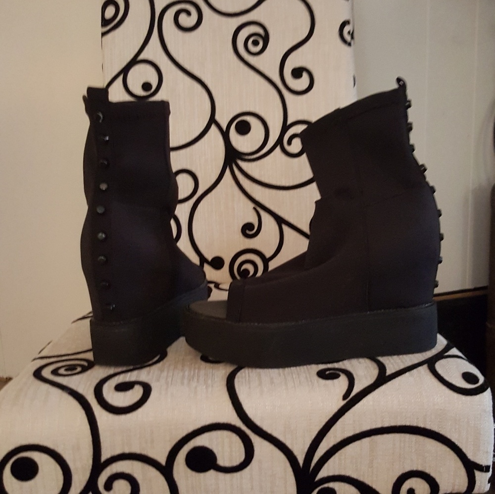 Freaky  platform open toed boots